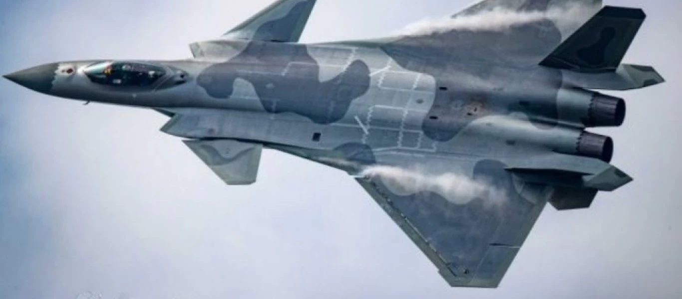 Η Κίνα αποκάλυψε τα αναβαθμισμένα μαχητικά πέμπτης γενιάς J-20 (φωτό)